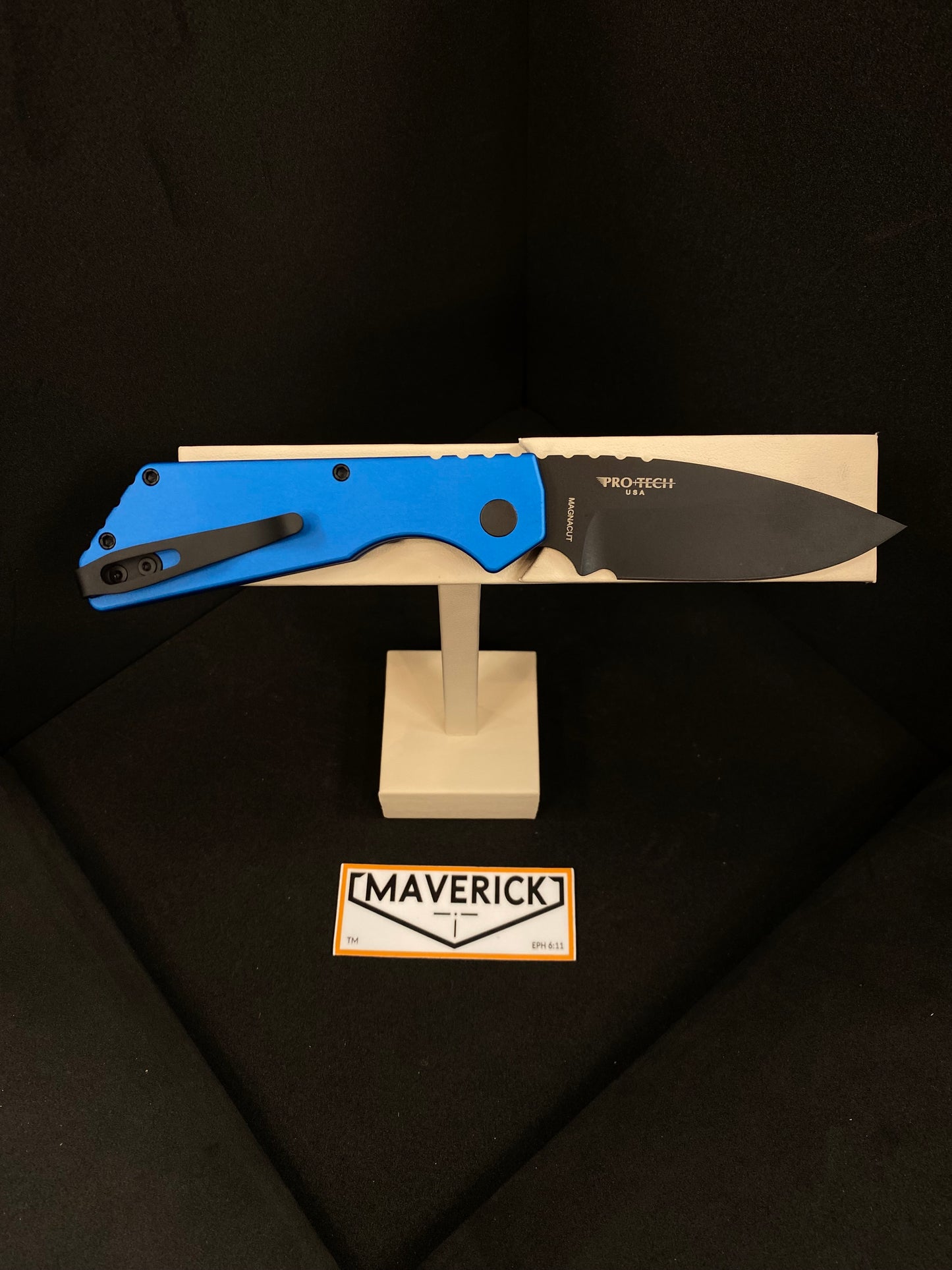 Pro-Tech Strider PT+ - Smooth Blue Handle, DLC Black Blade