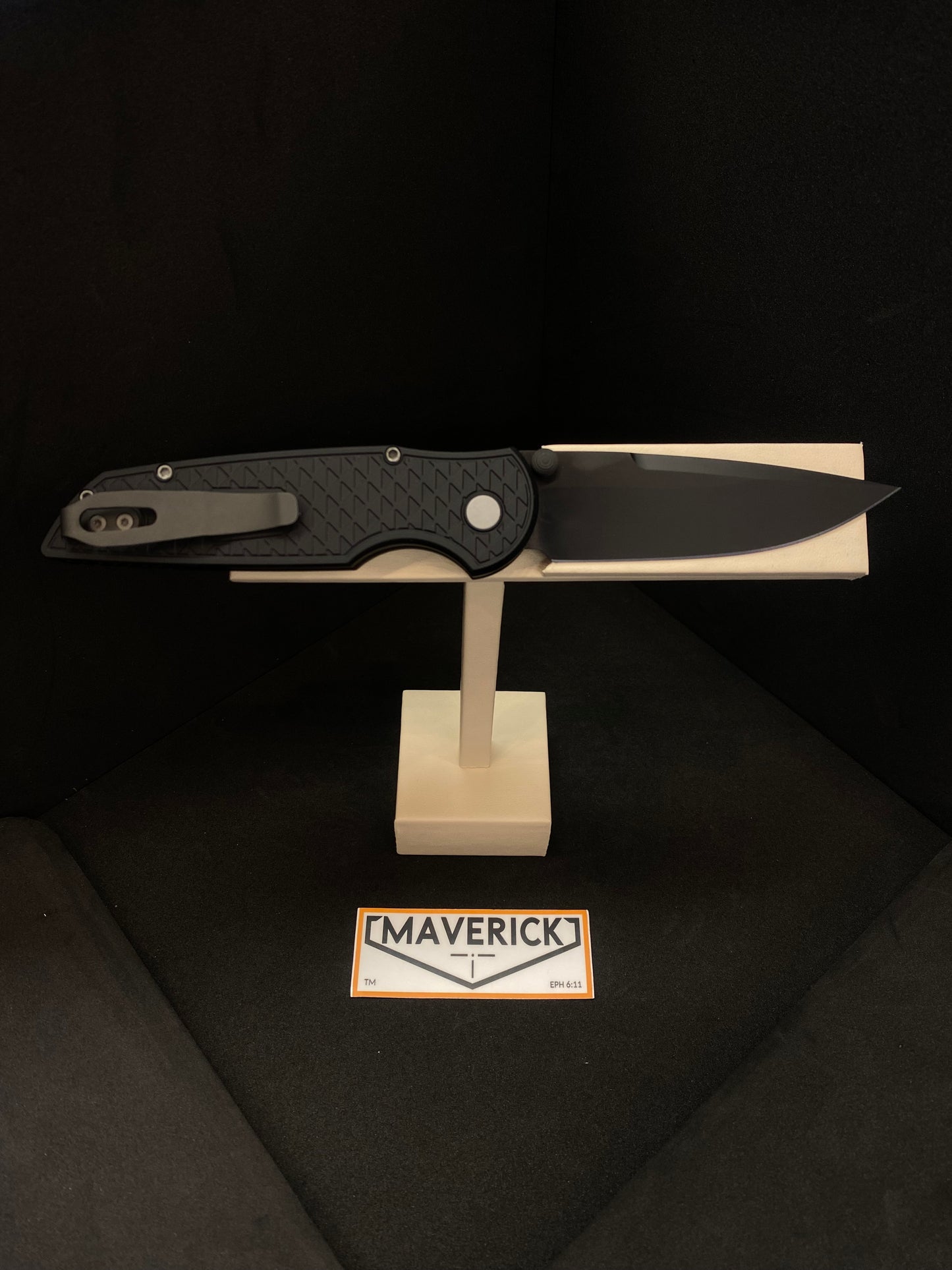 Pro-Tech TR-3 Integrity - Thumbstud, Relic Textured Black Handle, DLC Black Blade