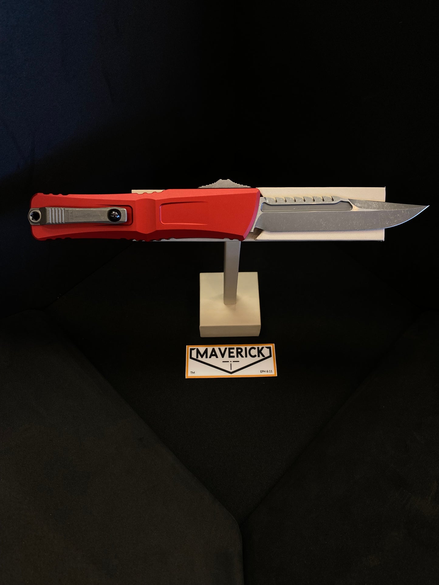 Microtech Combat Troodon Interceptor - Gen III Signature Series Red Handle Apocalyptic Standard Blade