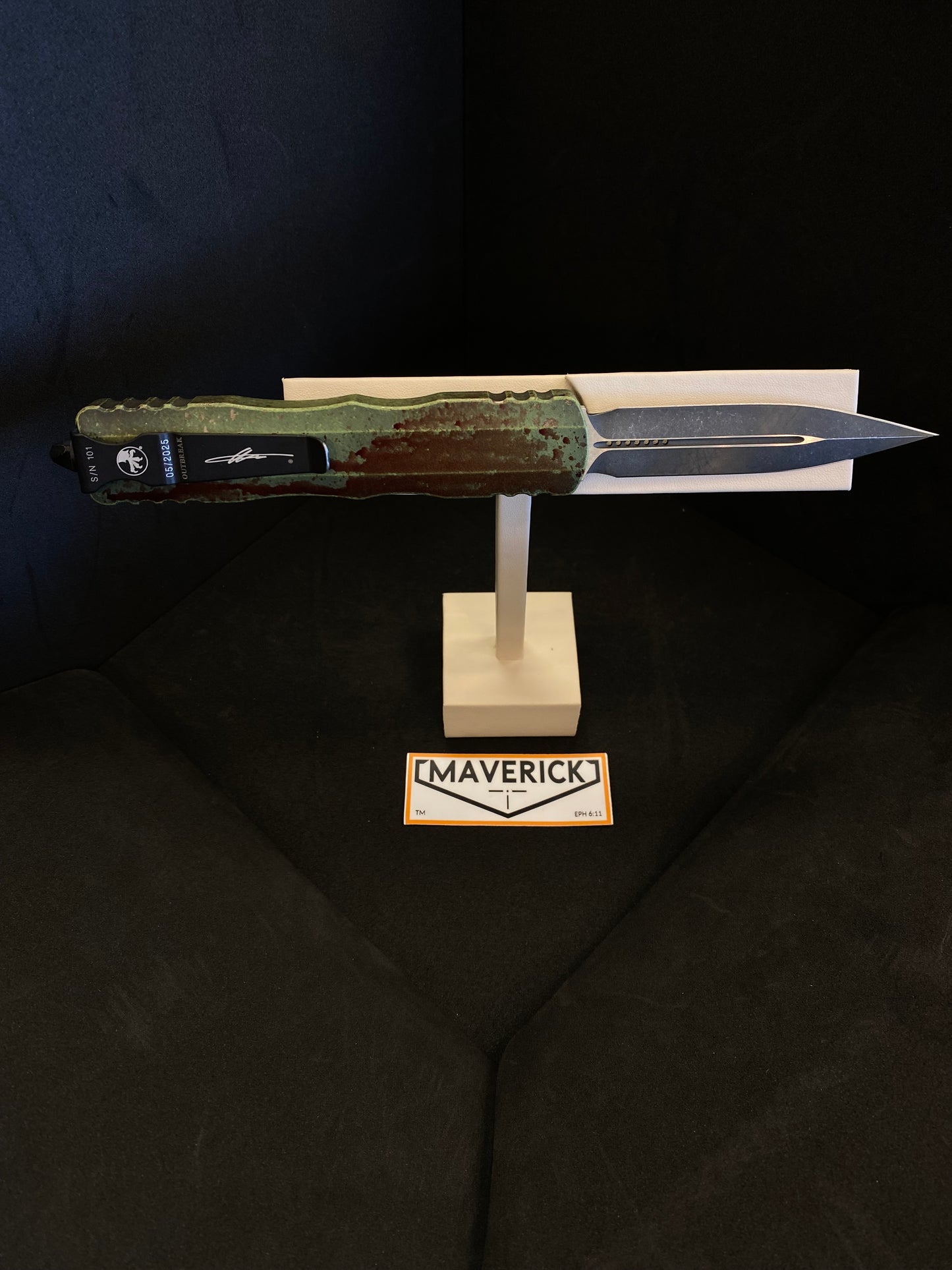 Microtech Dirac Delta - D/E Signature Series Outbreak Deep Engraved