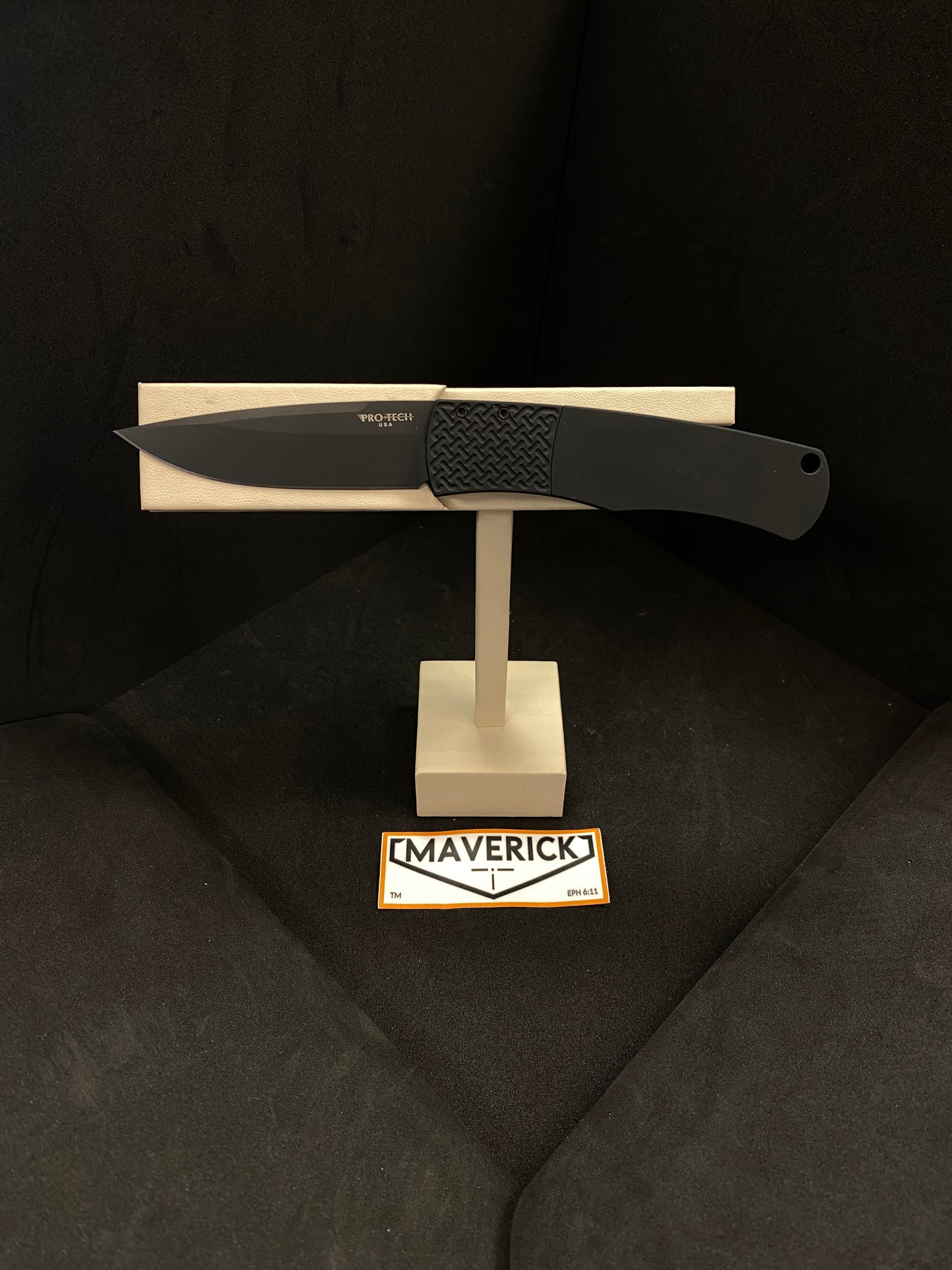 Pro-Tech BR-1 Magic - Black Handle with Textured Bolster, Black DLC 154CM Blade