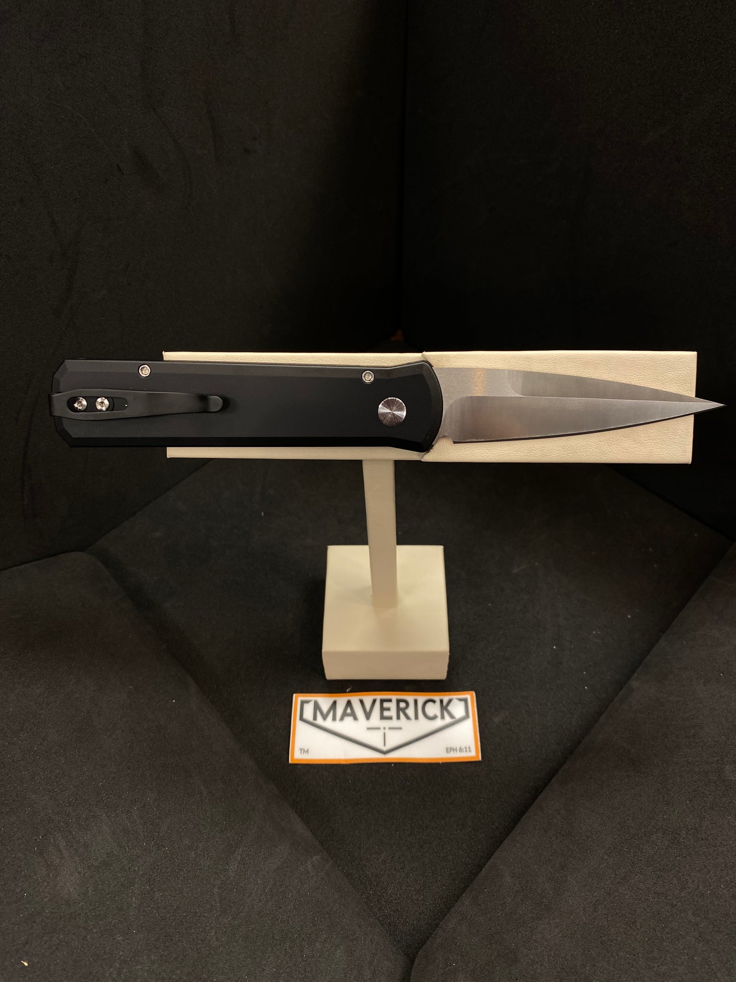 Pro-Tech Godson - Single Inlay Black Handle with Livewire Copper Carbon Fiber Inlay, Satin Blade, Black Lip Pearl Button