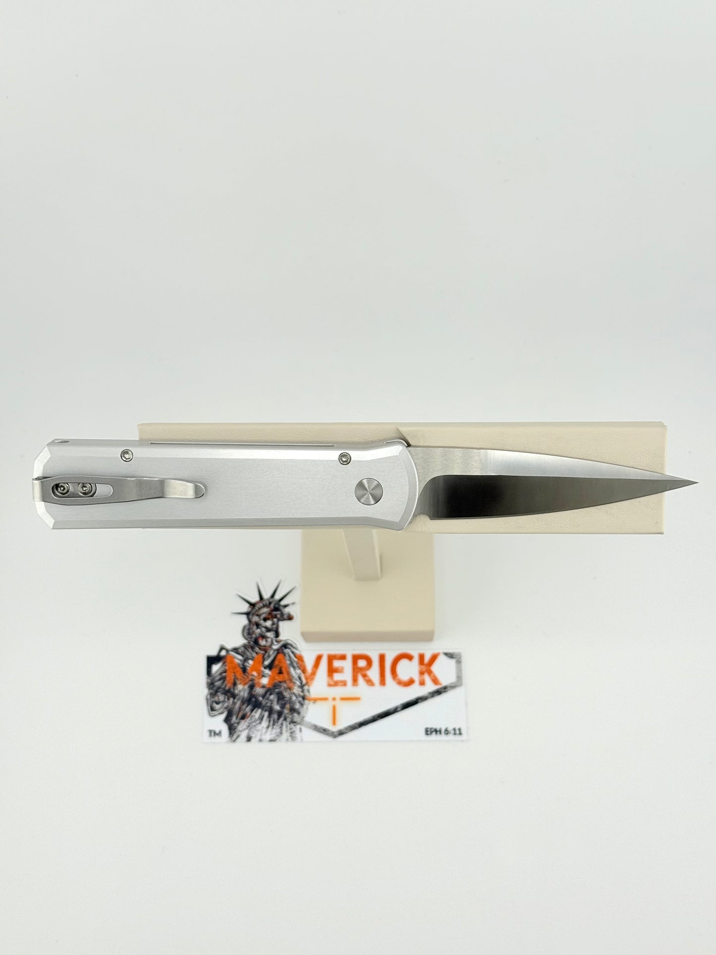 Pro-Tech Godson - Silver Handle with Crosscut Carbon Fiber Inlay, Black Lip Pearl Button